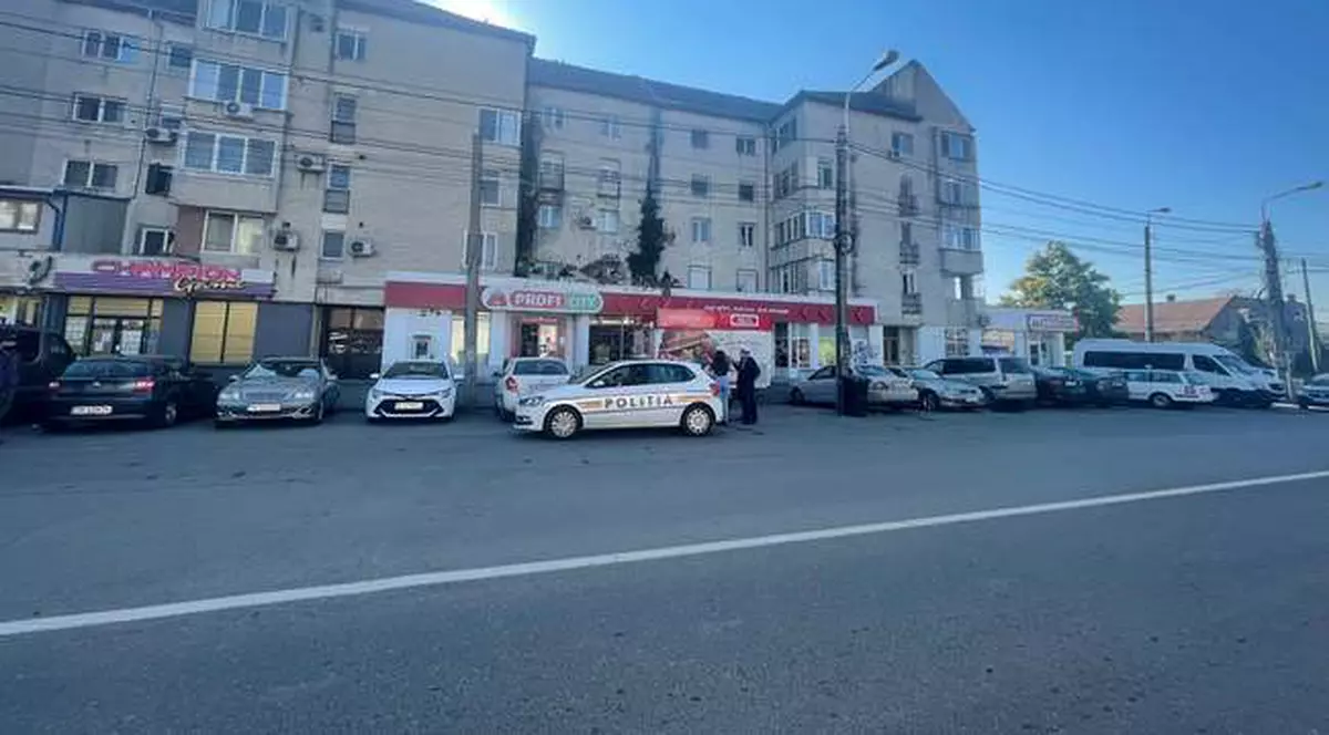 O fetiță de trei ani, la spital, după ce a căzut de la etajul patru al unui bloc din Timișoara