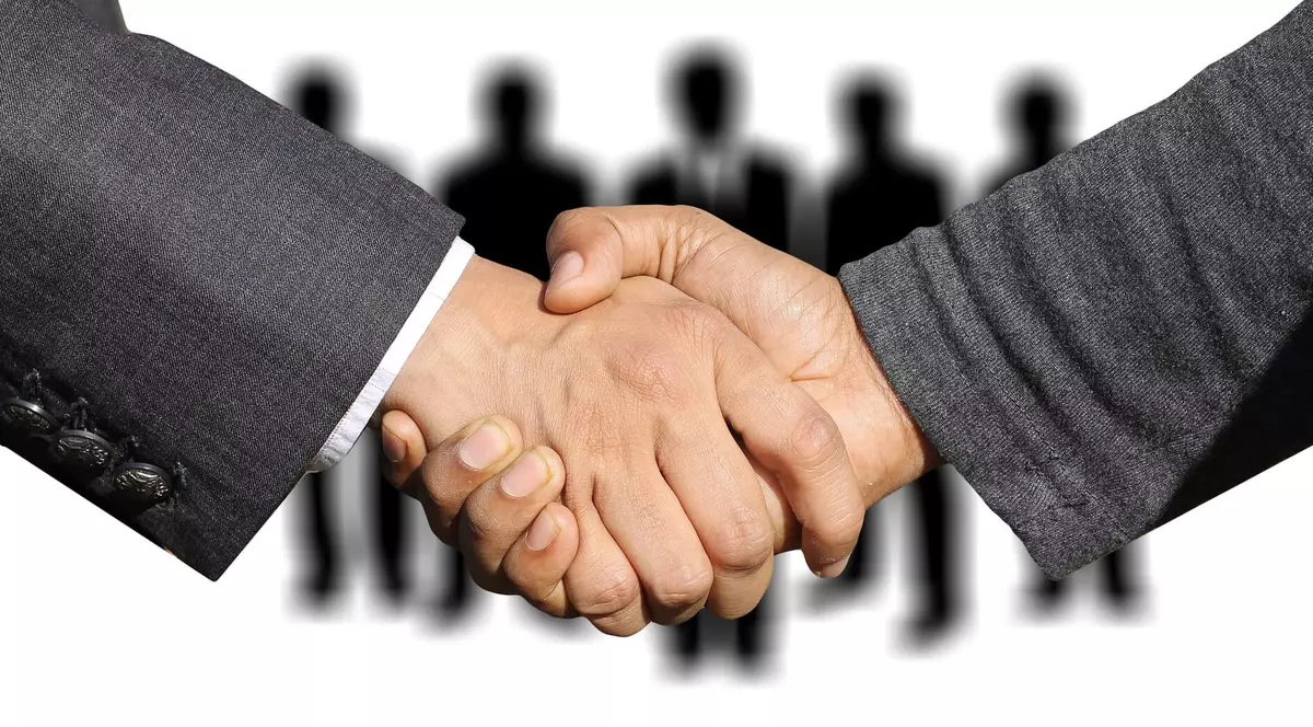 Ai o întâlnire de business în preajma Crăciunului? Iată ce gen de cadouri poți oferi!