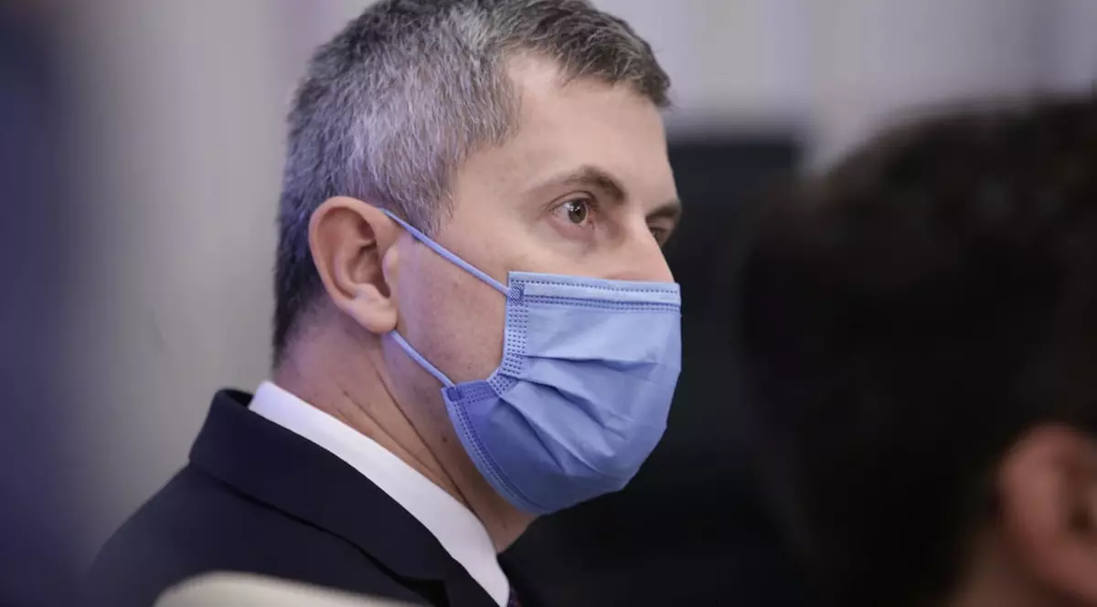 Barna îl numește pe Florin Roman „un soldat mincinos și obraznic" și spune că ar trebui să își dea demisia după dezvăluirile privind plagiatul