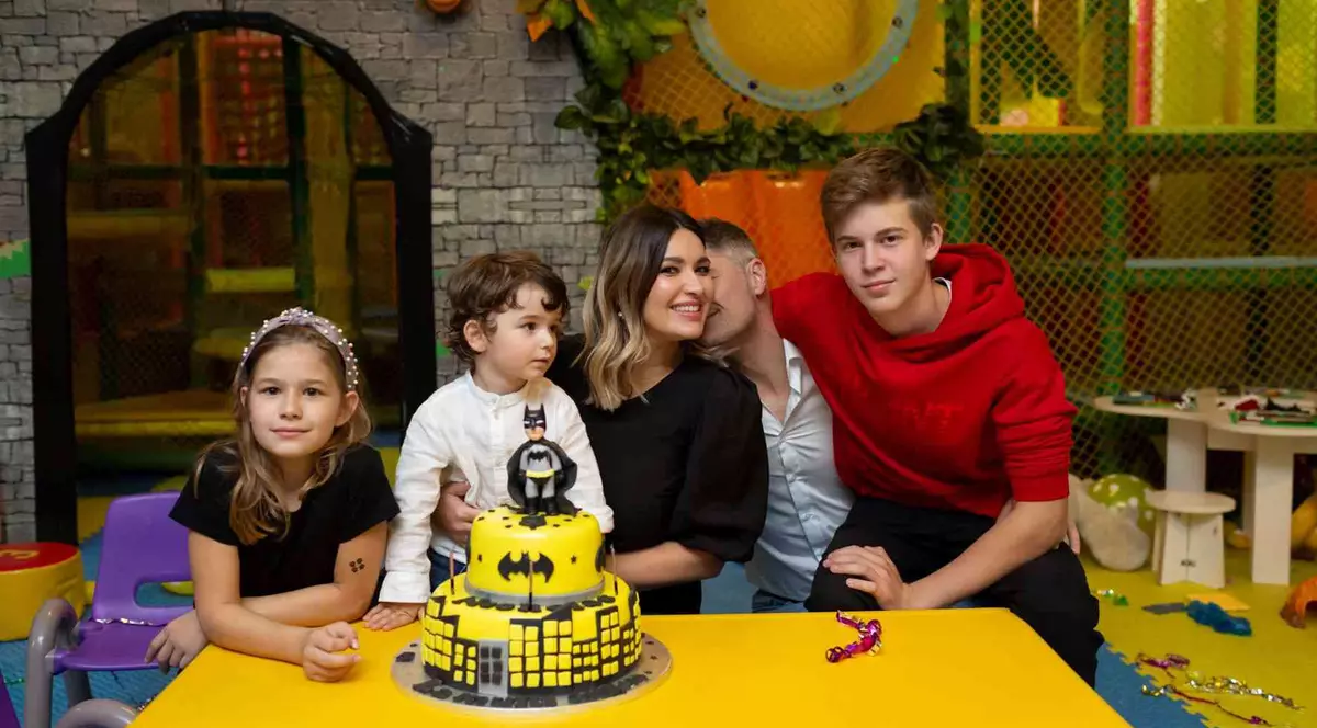 Ela Crăciun lansează de ziua fiului său, programul special de parenting „De la SOS mama, la ZEN mama”