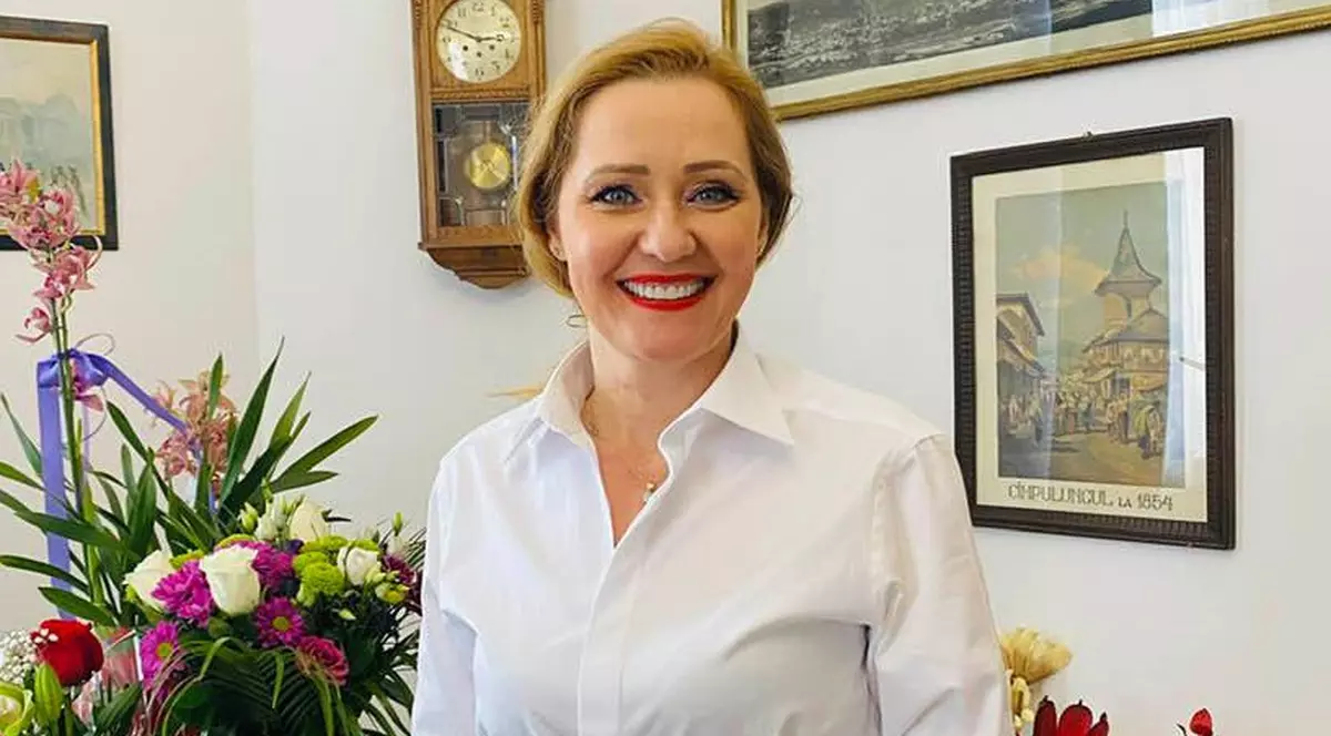 Gestul făcut de Elena Lasconi pentru locuitorii din Câmpulung Muscel, de când a devenit primar. Fosta jurnalistă de la PRO TV s-a prezentat la ușa lor