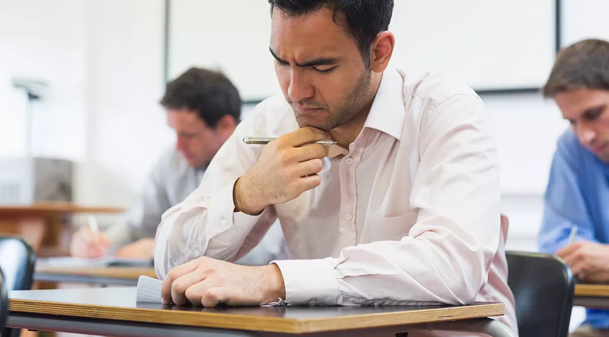 Un profesor de sport cere în instanță recorectarea lucrării de la examenul de titularizare la care a luat 4,90: „Merg până la Haga”