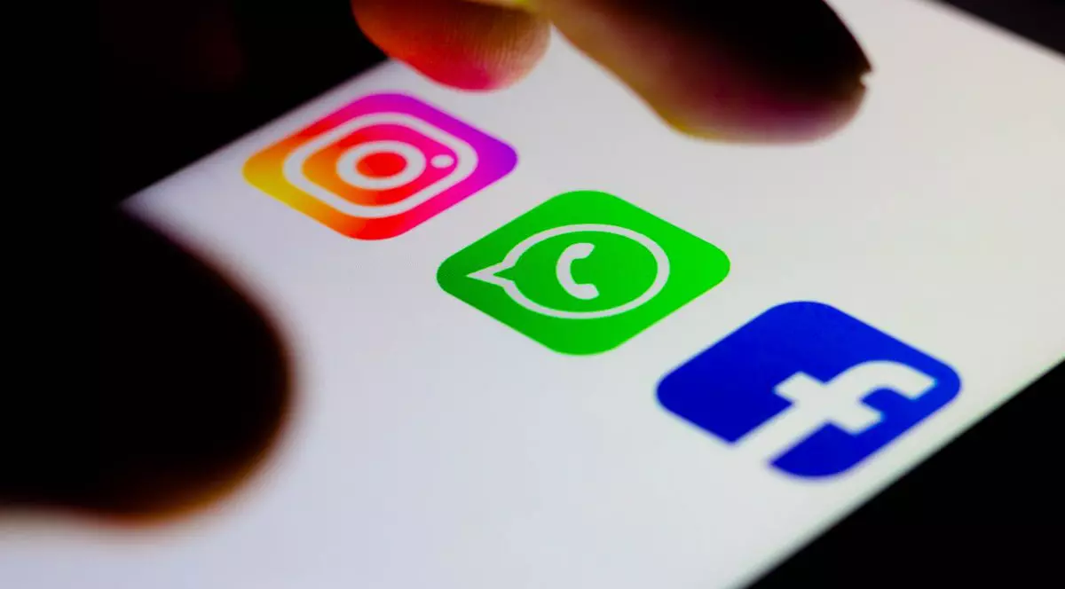 Raport Meta: KGB-ul din Belarus a creat conturi și grupuri false pe rețelele de socializare pentru a inflama criza migranților