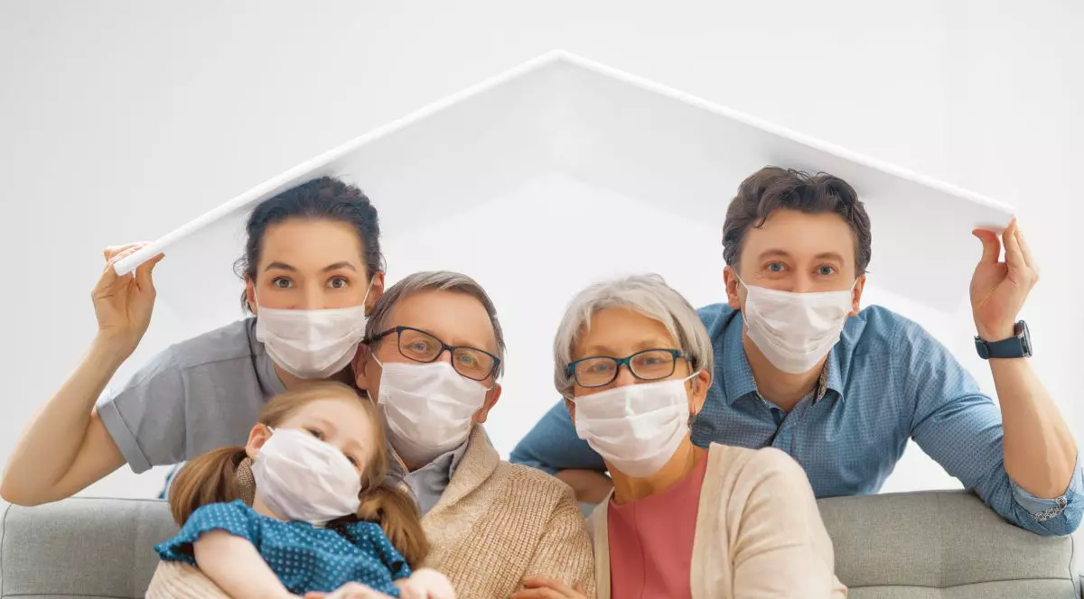 STUDIU. Vaccinarea unui singur membru al familiei reduce aproape la jumătate riscul de infectare al celorlalți