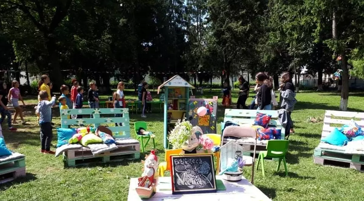 Dans, muzică și matematică distractivă. Rețeta prin care o bibliotecară din Iași reușește să-i cucerească pe micii cititori