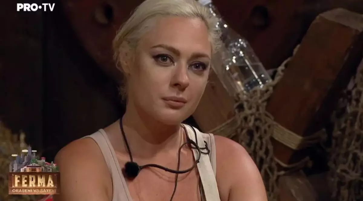 Giulia Nahmany, fosta concurentă de la „Ferma”, s-a pozat în lenjerie intimă. „Vergeturile fac parte din mine și le iubesc”
