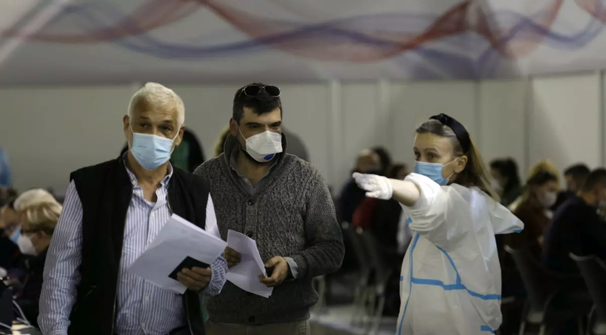 Rușii merg în număr mare în Serbia pentru a se vaccina cu seruri aprobate de OMS. „Am făcut Pfizer pentru că vrem să călătorim”