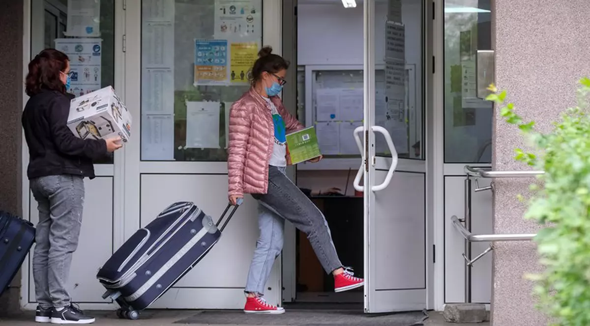 Ministrul educației: Studenţii vaccinaţi anti-COVID-19 vor avea prioritate la cazare în cămine