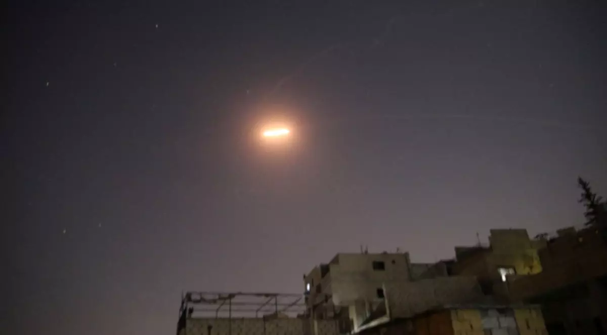 O bază aeriană din Siria a fost ținta unui atac cu rachete atribuit Israelului