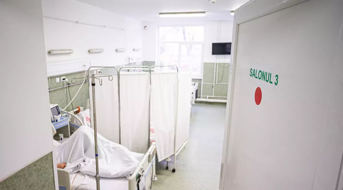 Doi tineri de 17 și 28 de ani, între cele 591 de decese de COVID anunțate azi. Câte cazuri noi au fost înregistrate