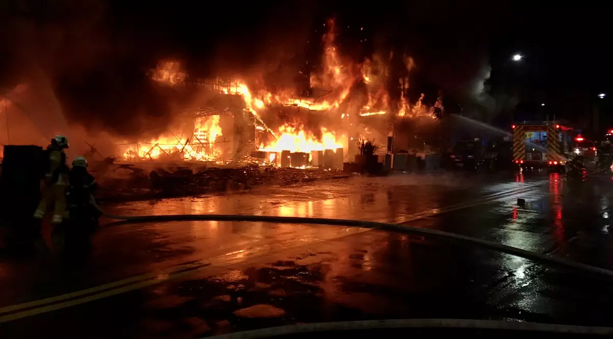 Cel puțin 46 de morți și zeci de răniți, într-un incendiu care a cuprins o clădire de 13 etaje din Taiwan