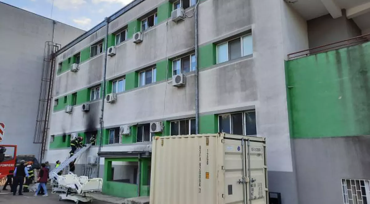 Incendiu la Spitalul din Constanța: unitatea tocmai încheiase un contract cu o firmă de consultanță în situații de urgență. „I-am învățat să folosească extinctoarele”