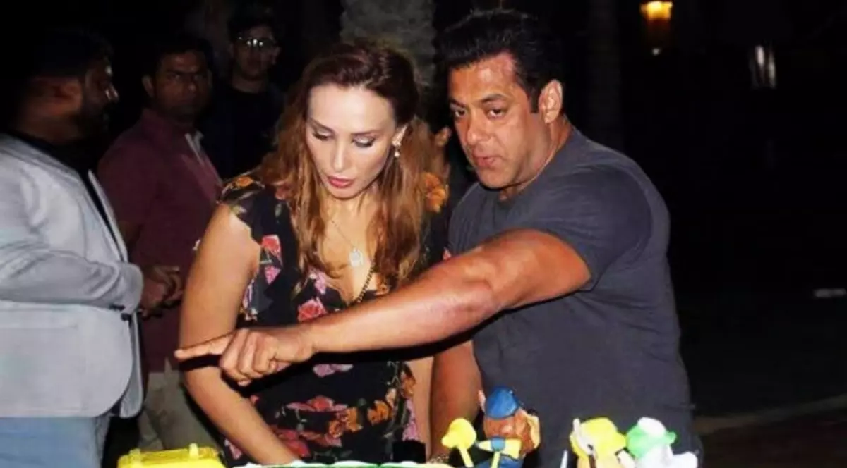 Cum au fost surprinși Salman Khan și Iulia Vântur, la omagierea unui prieten al actorului