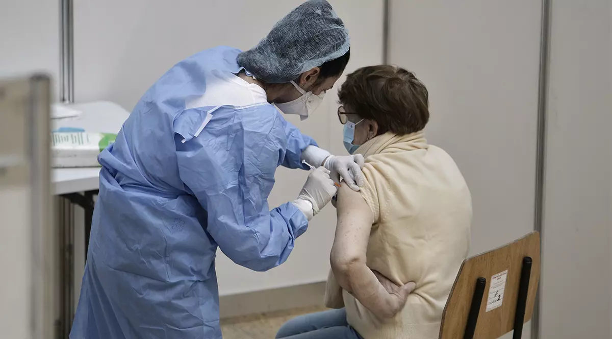 Studiu CNCAV: Vaccinul anti-COVID reduce de 20 de ori riscul de deces și de 14 ori riscul de internare la ATI