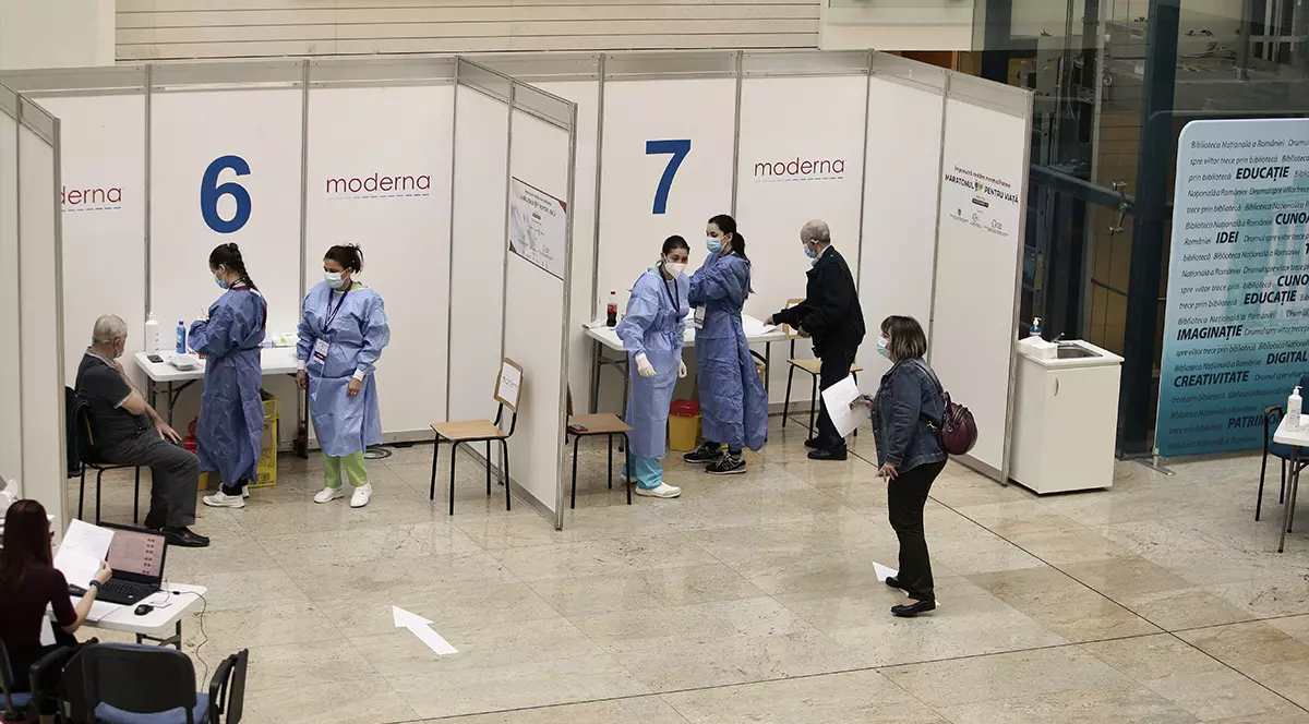 Peste 6,5 milioane de români sunt vaccinați cu schemă completă, însă ritmul imunizărilor continuă să scadă
