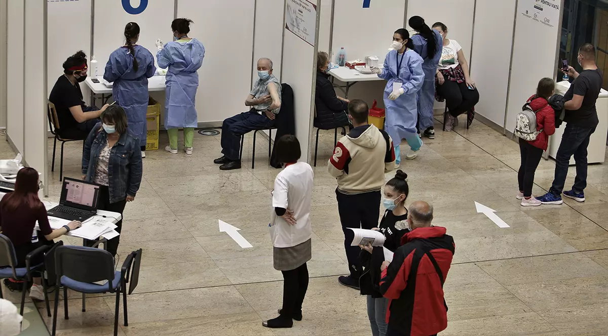 Nou record de vaccinări cu prima doză: peste 93.000. Aproape 6 milioane de români sunt complet vaccinați