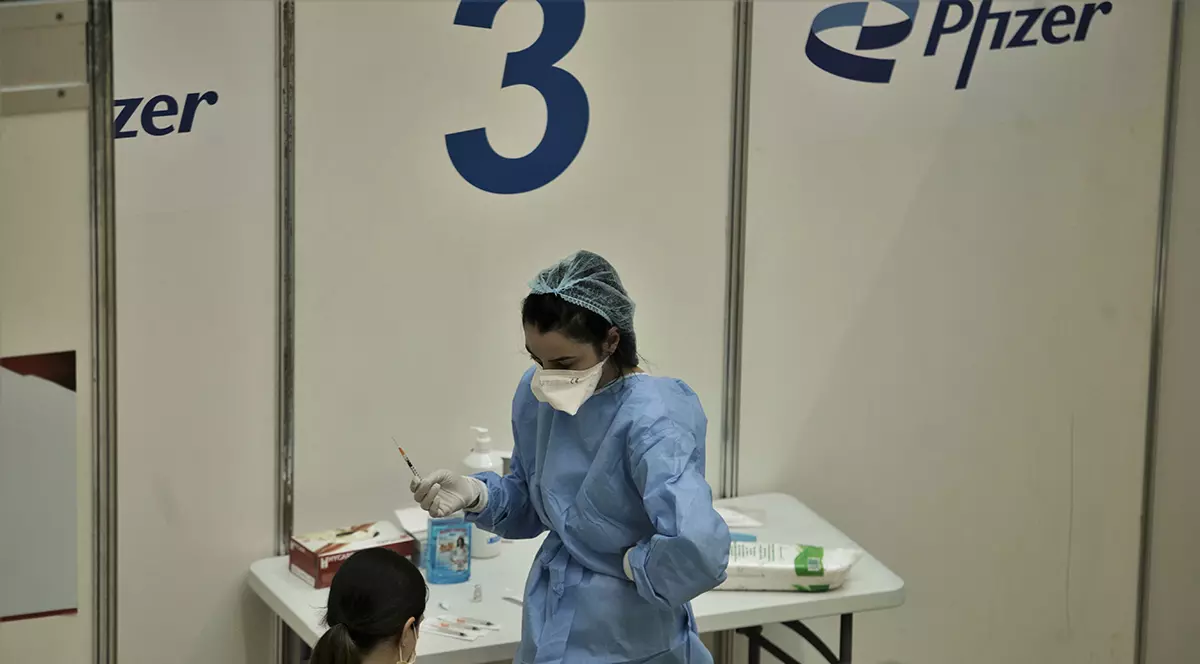 În Prahova, oamenii care au mers să se vaccineze anti-COVID, reprogramaţi din cauza lipsei serului. Aceștia sunt sfătuiți să se programeze în platforma naţională