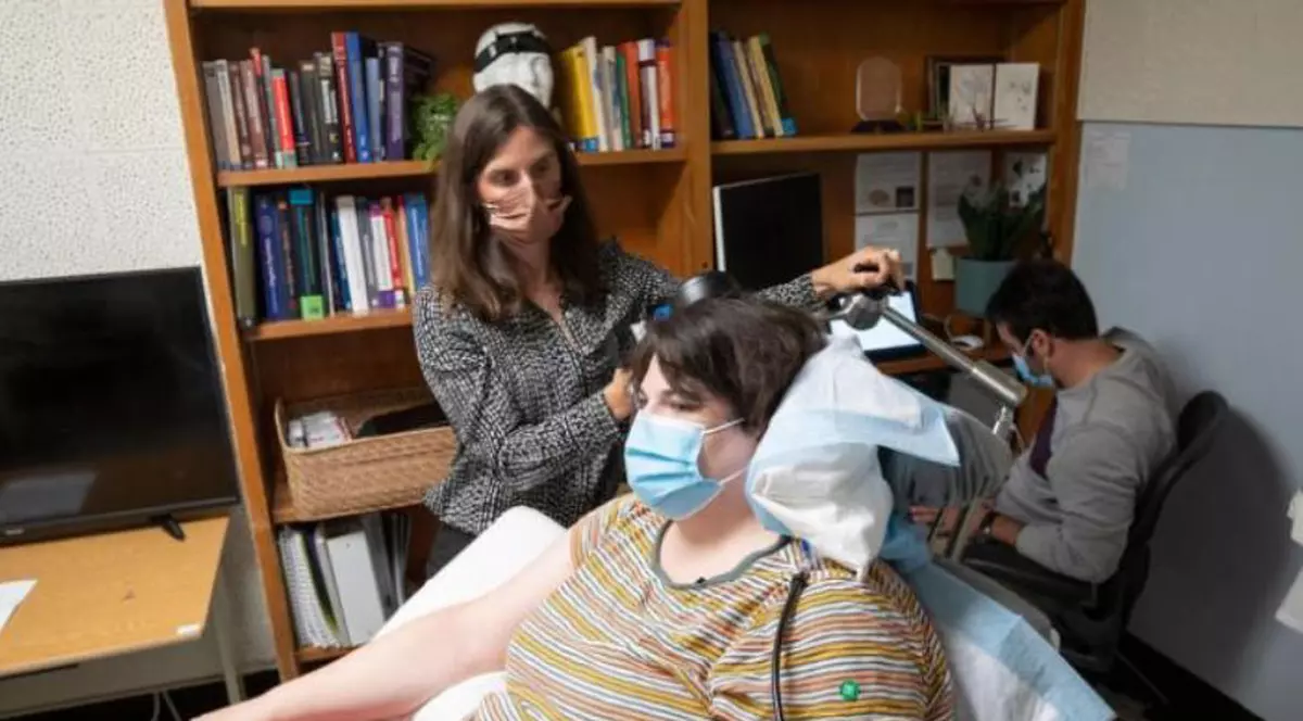 Depresia severă a unei paciente, ameliorată cu un dispozitiv de stimulare a creierului. „Am zâmbit pentru prima oară în ultimii cinci ani”