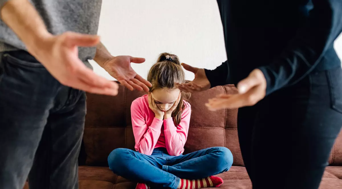 IN A RELATIONSHIP | Cum să-ți ajuți copilul să treacă prin divorțul părinților: nu-l folosi ca mesager