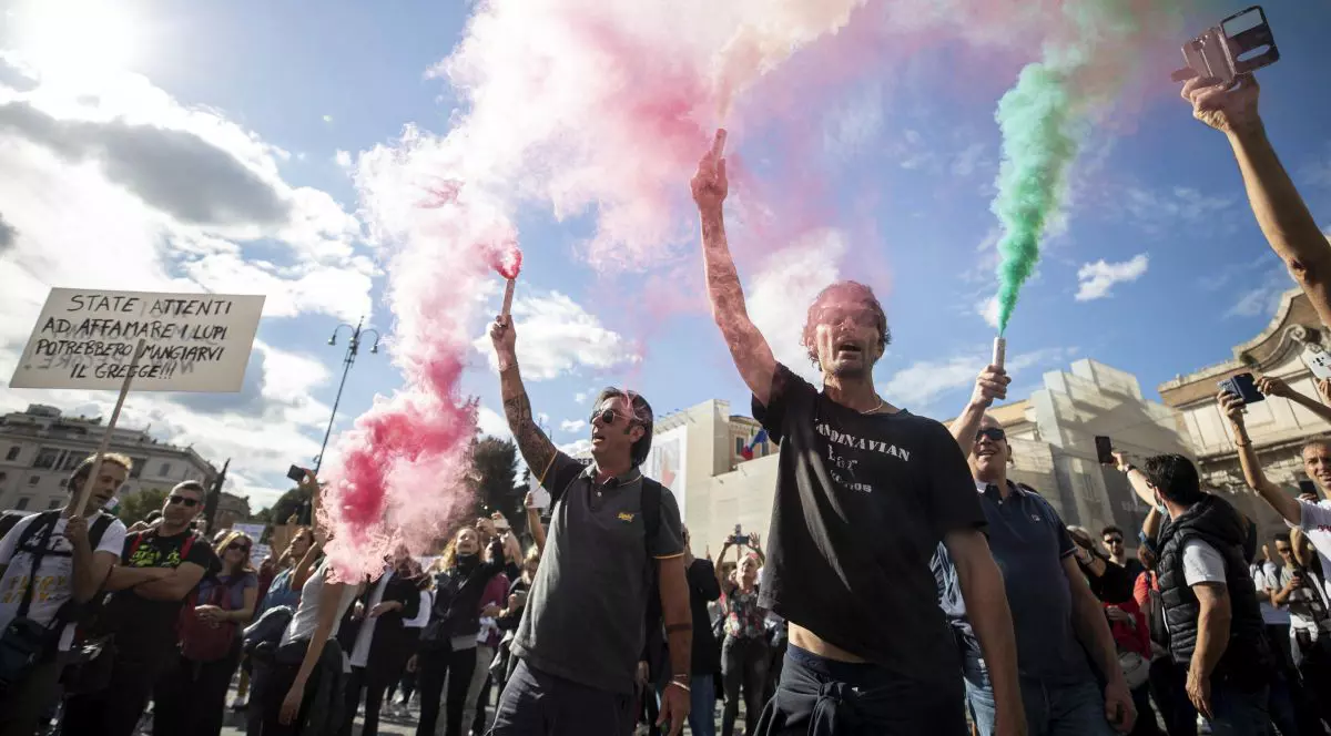 Misiune dificilă a guvernului italian: interzicerea grupărilor neofasciste, după violențele din weekend