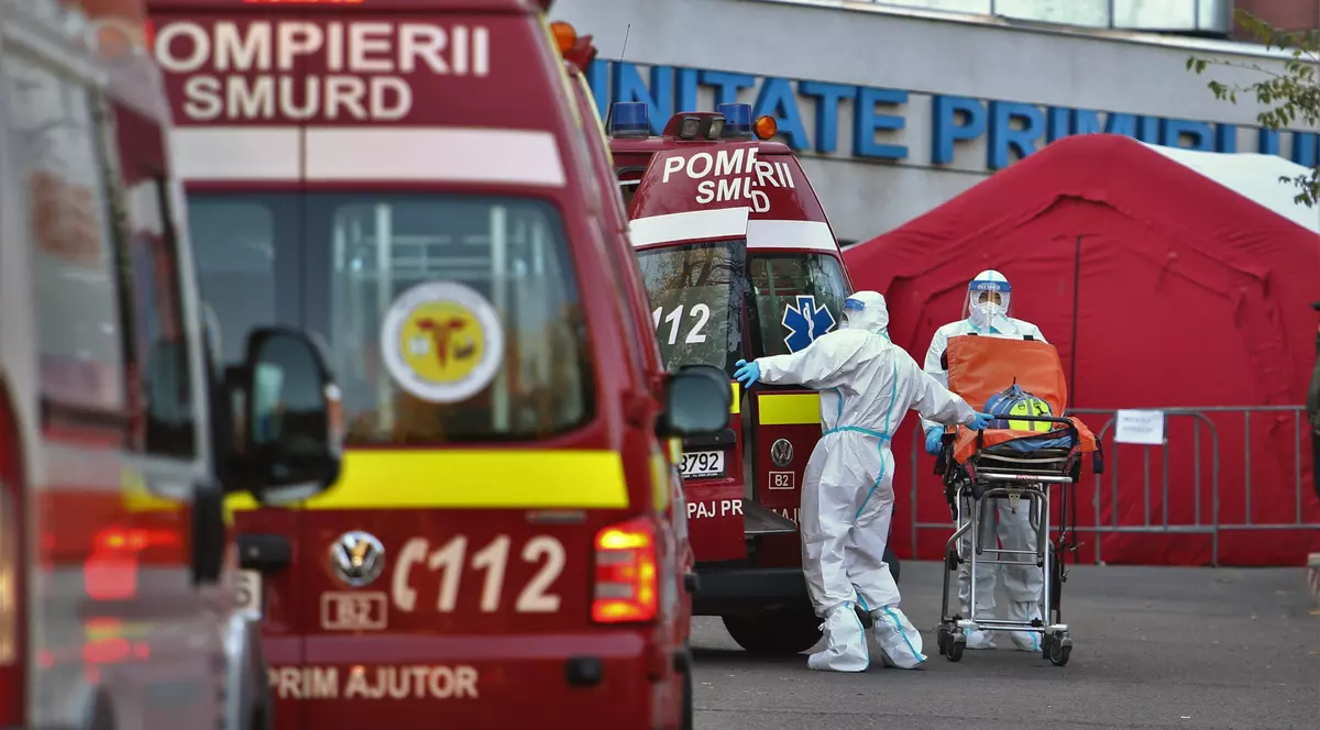 Trei tineri nevaccinați, de 24, 25 și 28 de ani, printre decesele COVID