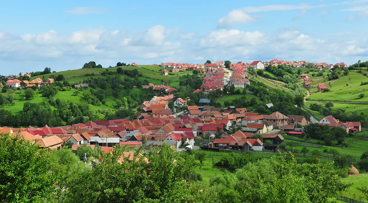 Cum a ajuns o comună din Sibiu codașă la vaccinați: „Nici cei cărora le-au murit familiile de COVID nu cred în boală”