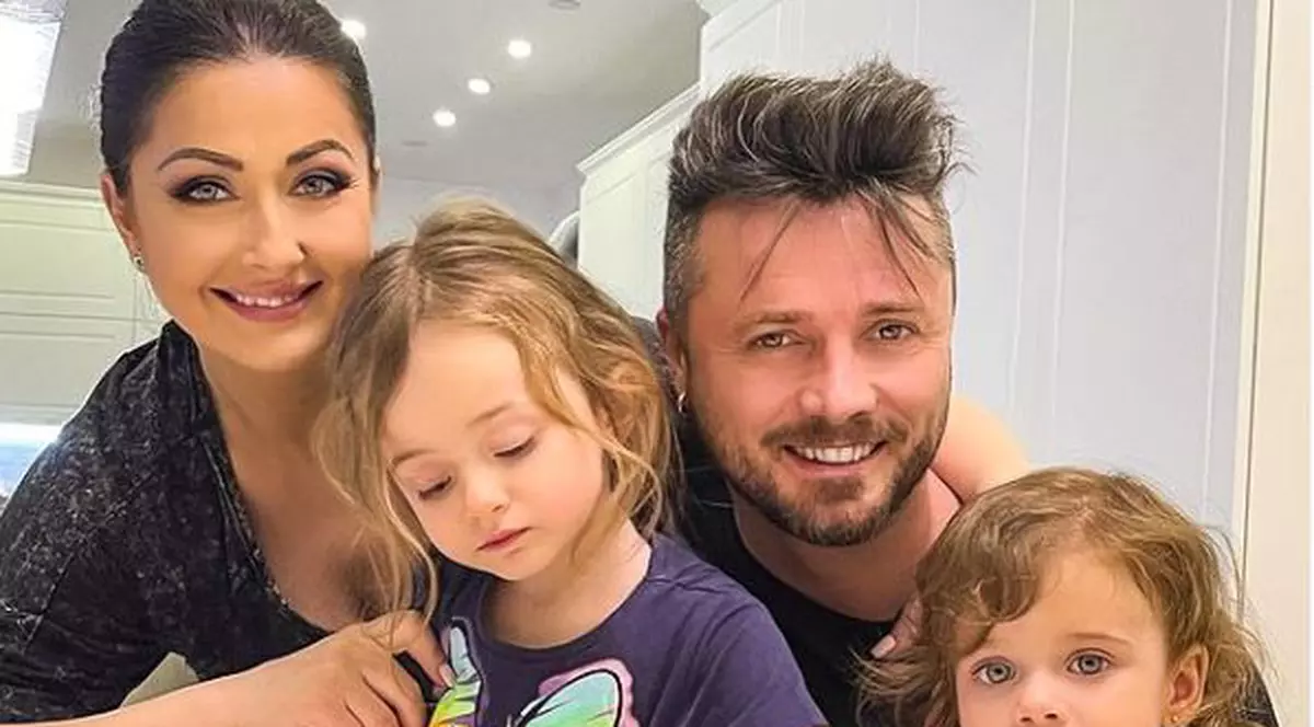 Tavi Clonda și Gabriela Cristea alături de Victoria și Iris