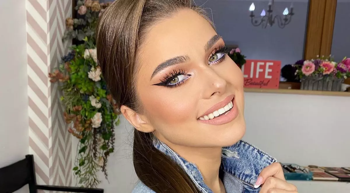 Theo Rose, fără lenjerie intimă la un eveniment. Cântăreața a fost admirată de toată lumea, inclusiv de Cătălin Botezatu