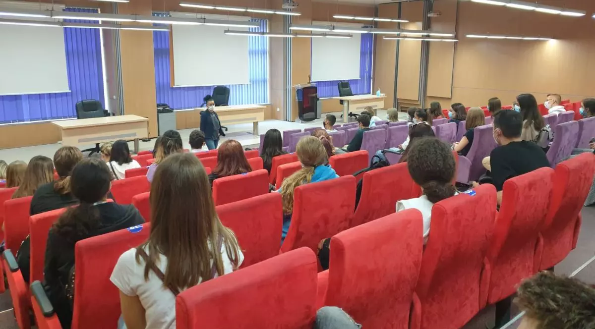 Instanța a decis că studenţii la Medicină din Târgu Mureș pot merge la cursuri fără certificat verde