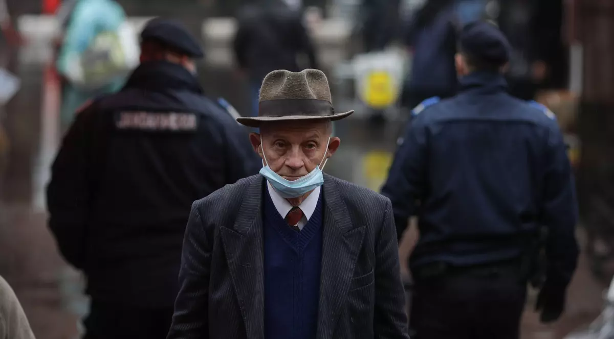 Controale în piața Obor din București. Se verifică dacă măsurile anti-COVID sunt respectate