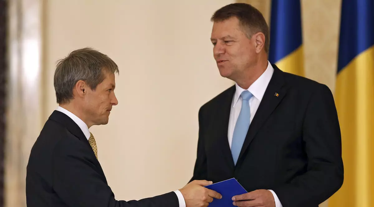 Politologul Cristian Pîrvulescu: „În mare măsură, Iohannis l-a desemnat premier pe Cioloș ca să-l compromită și să-l izoleze”