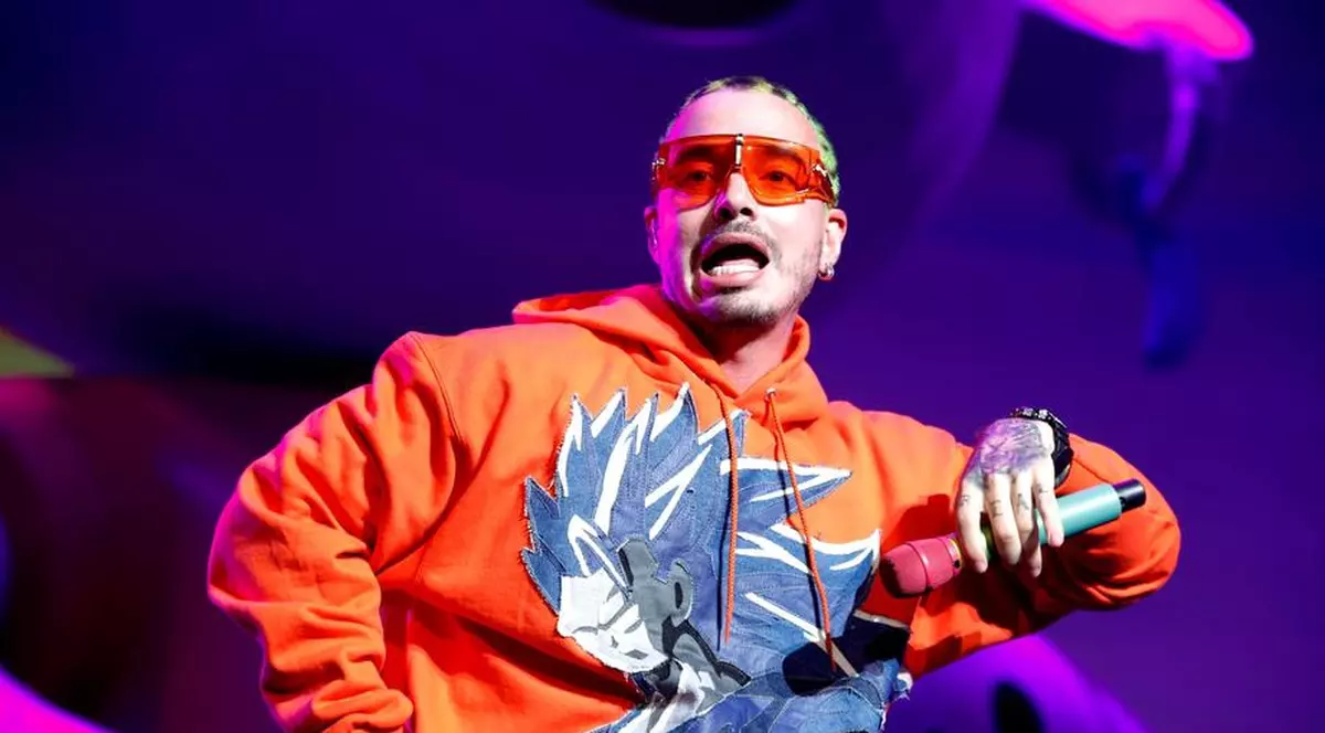 Cazul „Dani Mocanu”, în Columbia. Cântărețul J Balvin, în mijlocul unui scandal, după ce în ultimul său videoclip apare ținând două femei în lesă