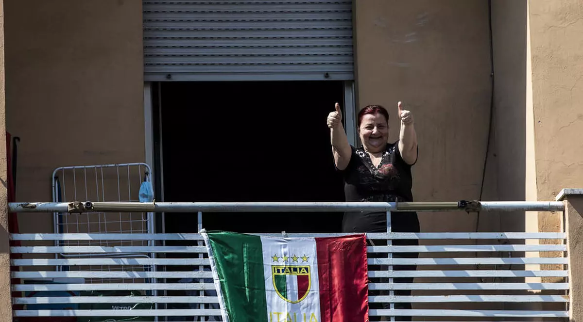 Italia nu avea vaccin, tratament, dar orbecăia, cu disperare, ca să trăiască