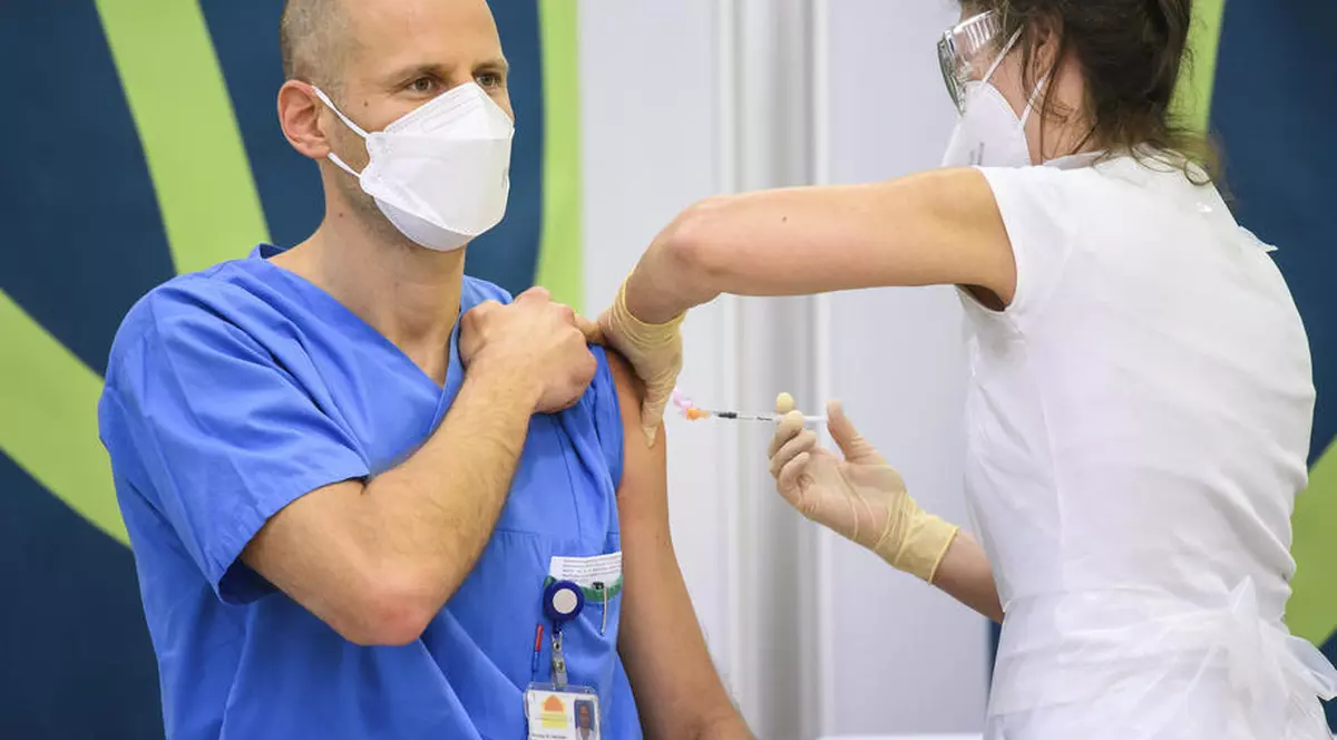 Austria ia în calcul un lockdown pentru nevaccinați. „Sunt încă prea mulţi cei care procrastinează”