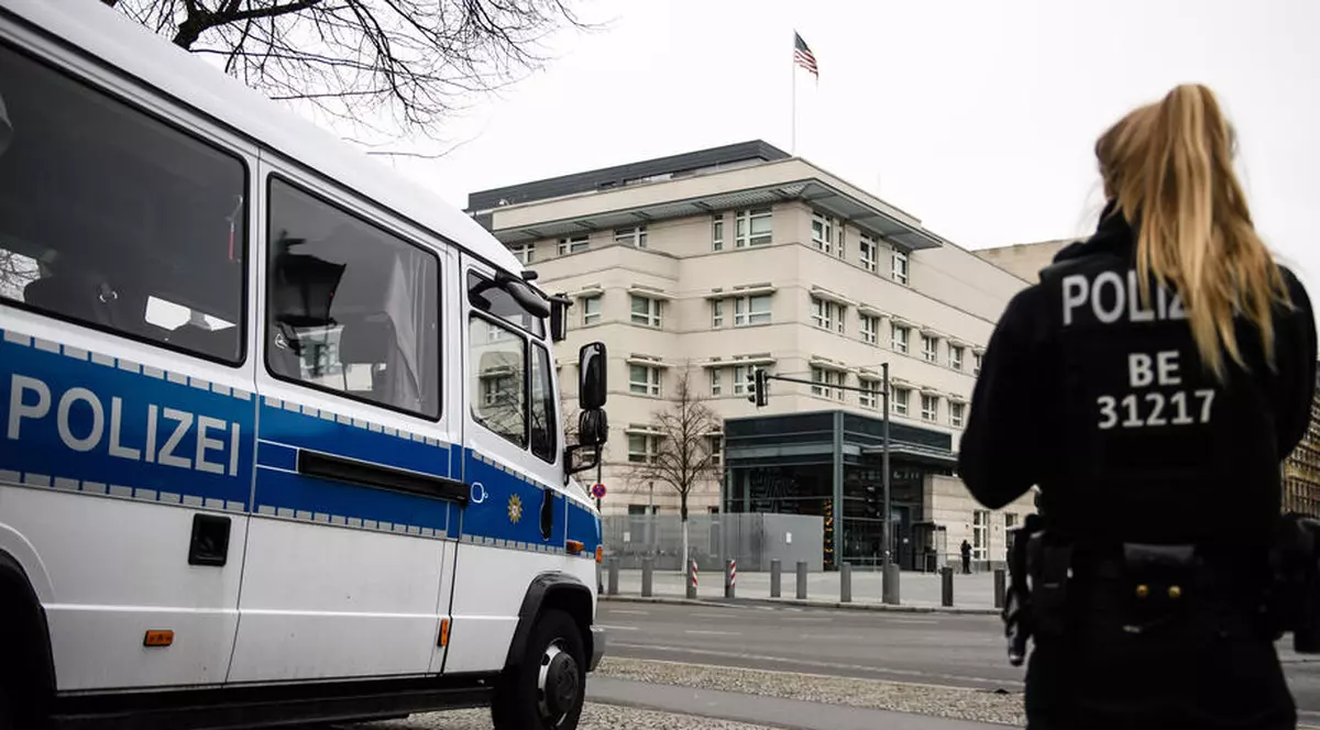 Germania anchetează un „presupus atac cu armă sonică împotriva angajaţilor ambasadei SUA”
