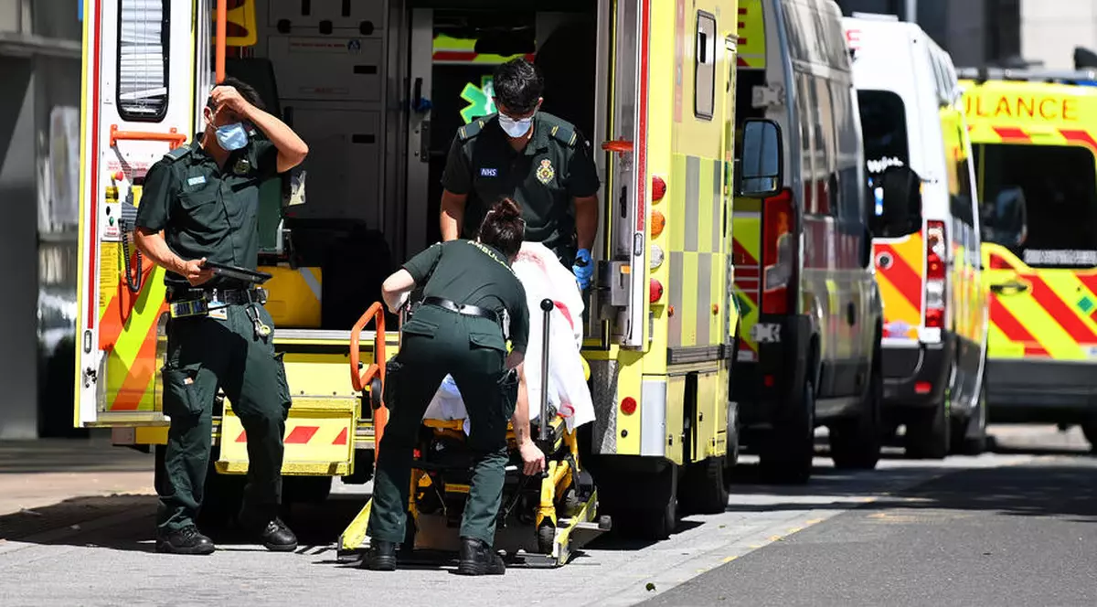 O nouă tulpină de COVID-19, derivată din varianta Delta, se răspândește rapid în Marea Britanie