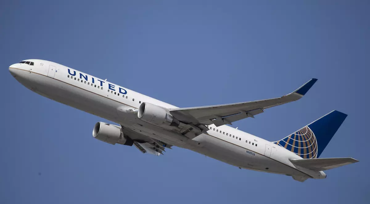 Compania aeriană United Airlines va concedia 232 de angajați care au refuzat să se vaccineze anti-COVID-19