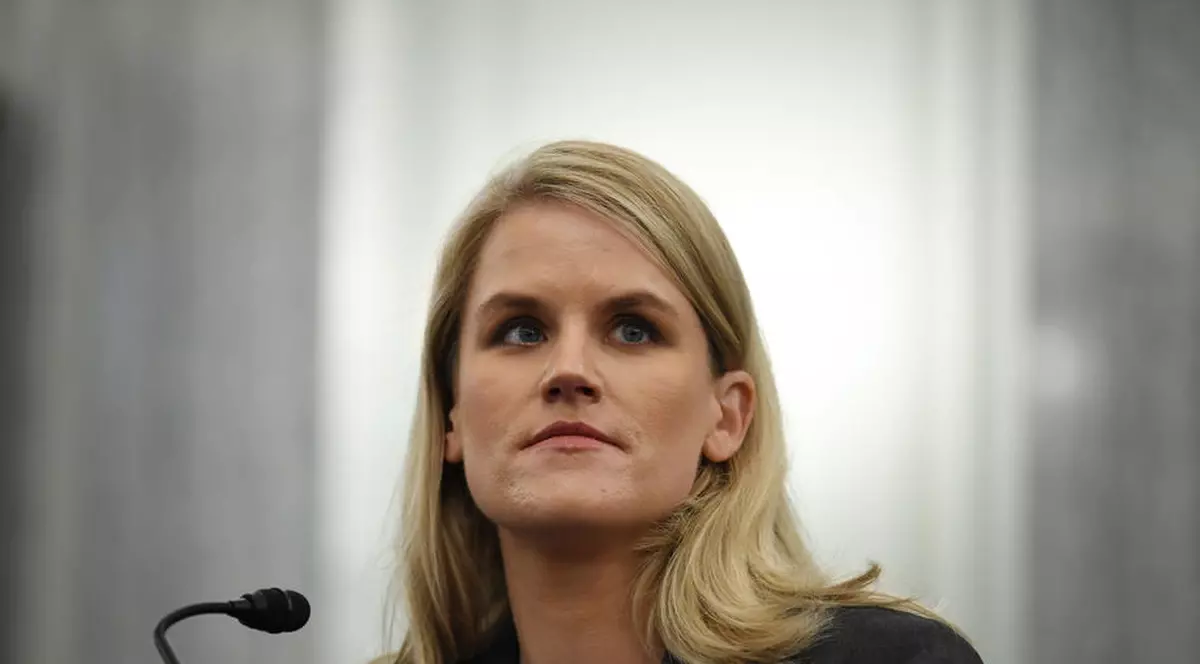 Inginera care a dezvăluit informaţii secrete de la Facebook va fi audiată în Parlamentul European