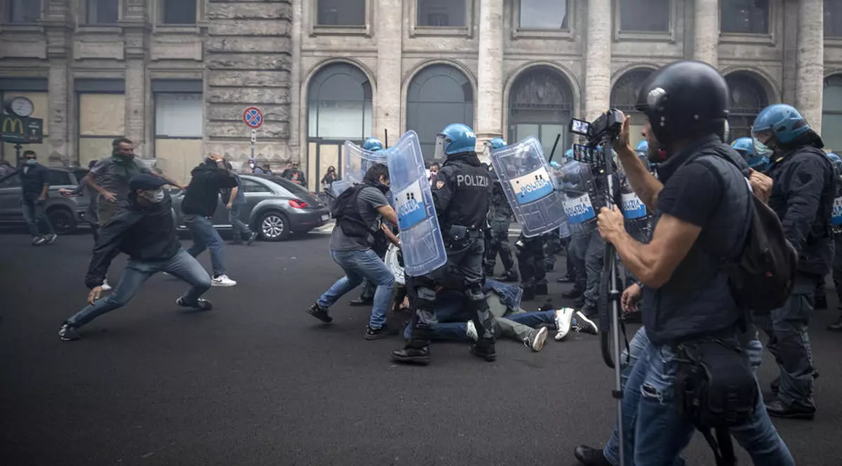 Liderii unui partid de extremă dreapta din Italia, arestați după protestele antivaccin