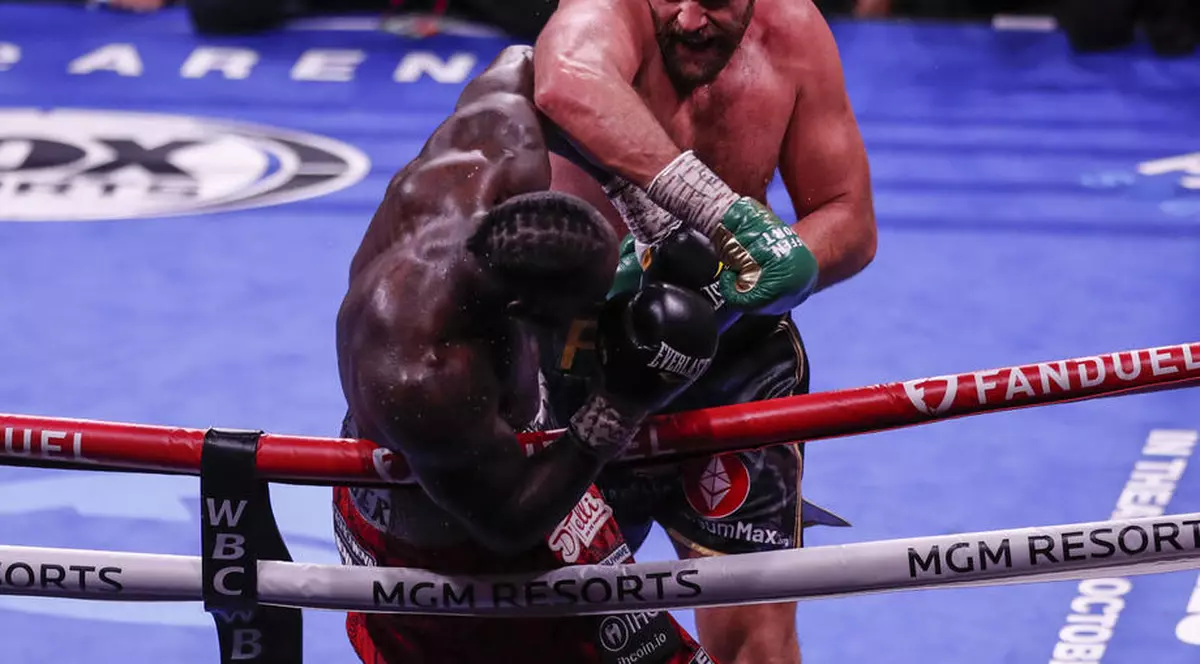 Tyson Fury și-a păstrat centura de campion mondial al greilor, după ce l-a făcut KO pe Deontay Wilder