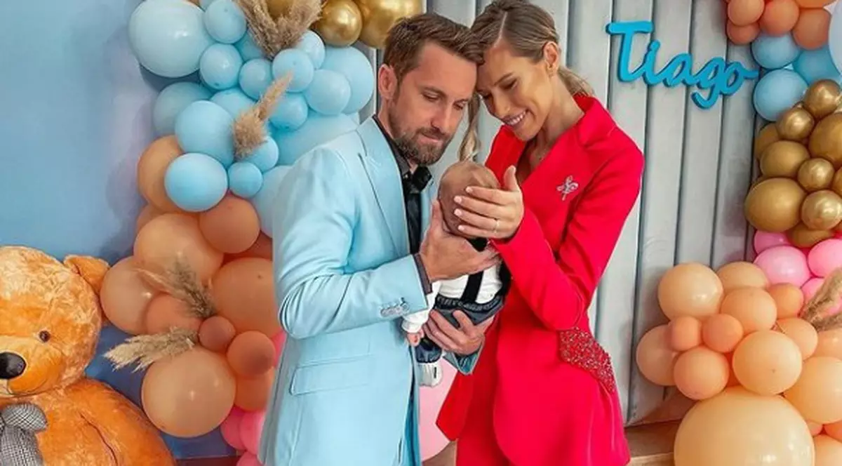 Gabriela Prisăcariu a publicat prima imagine cu chipul băiatului ei și al lui Dani Oțil. Cum arată Luca Tiago la aproape trei luni