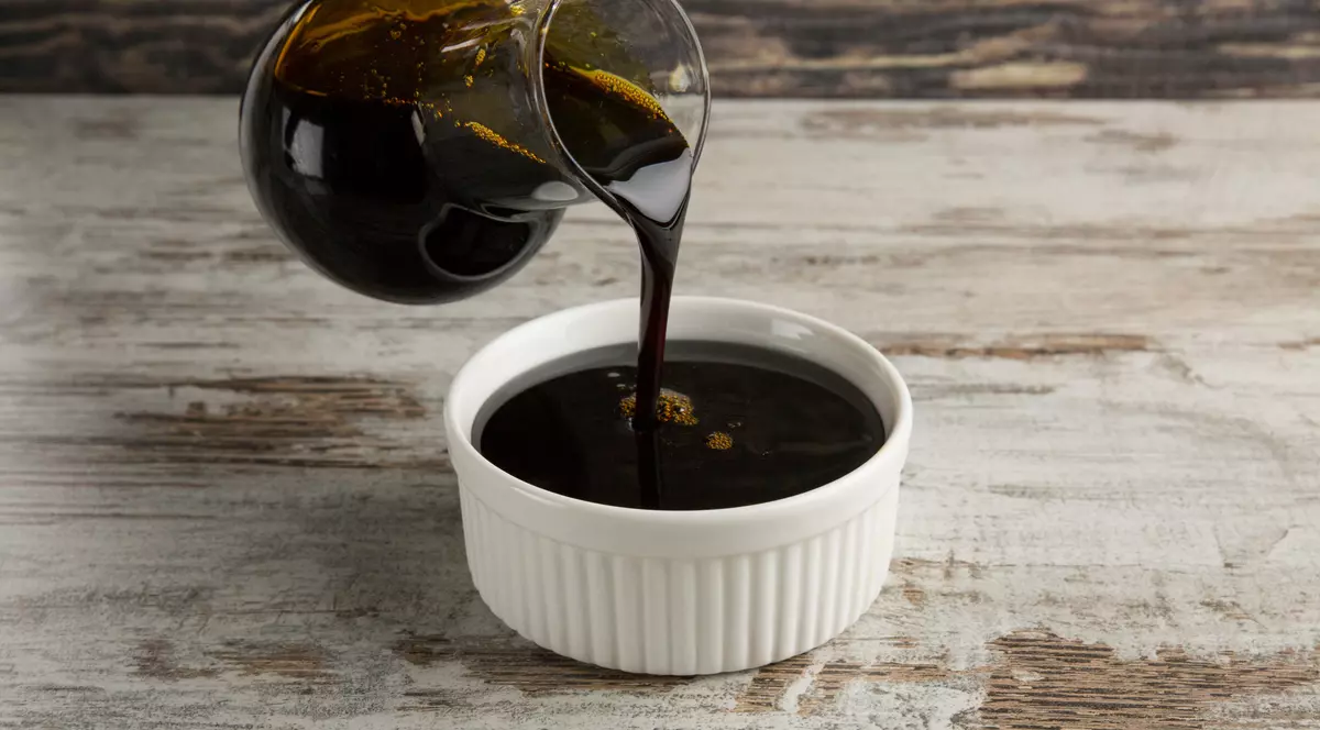 Melasa este un îndulcitor. Unele surse susțin că este mai sănătoasă decât zahărul. Există mai multe tipuri de melasă, fiecare cu proprietăți ușor diferite.