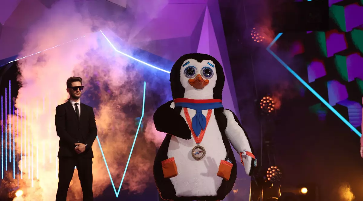 Pinguinul de la „Masked Singer”, noi indicii despre identitatea sa. „Îmi place mâncarea, sunt un gurmand”