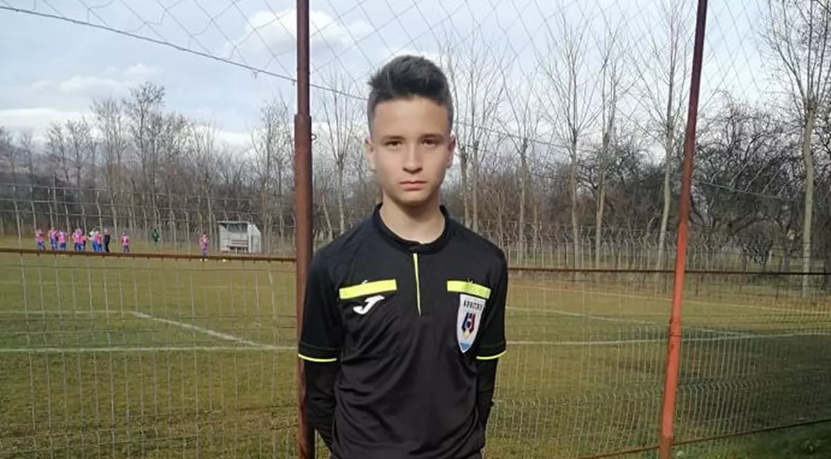 Arbitru la 13 ani și 3 luni. David Crețu, portar la Petrolul Ploiești, a debutat ca asistent la un meci din campionatul județean Prahova