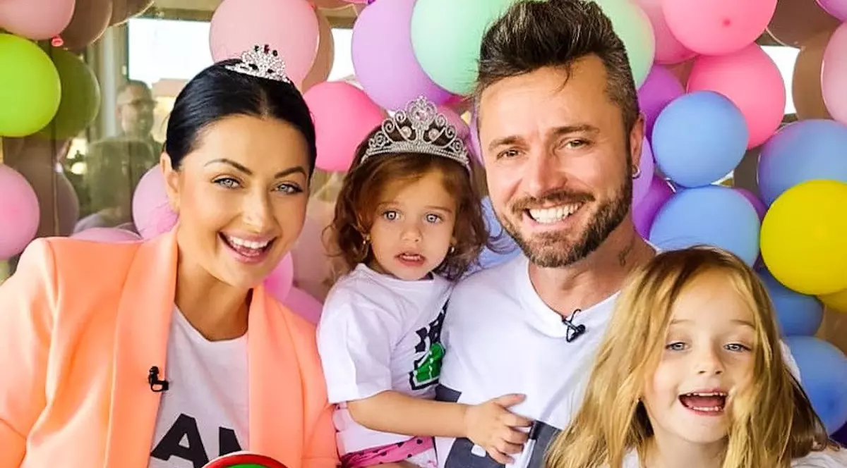 Gabriela Cristea și Tavi Clonda alături de Victoria și Iris