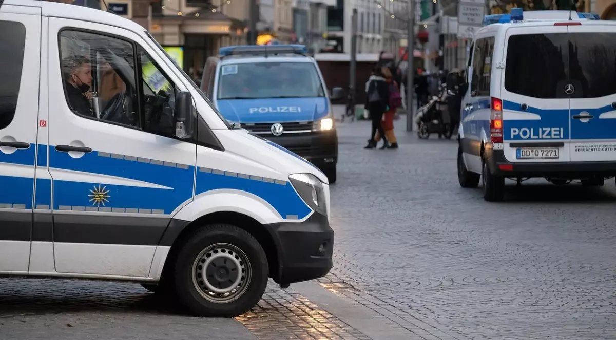 Polițiștii jefuiți de doi români, pe o terasă în Germania, anchetați pentru xenofobie