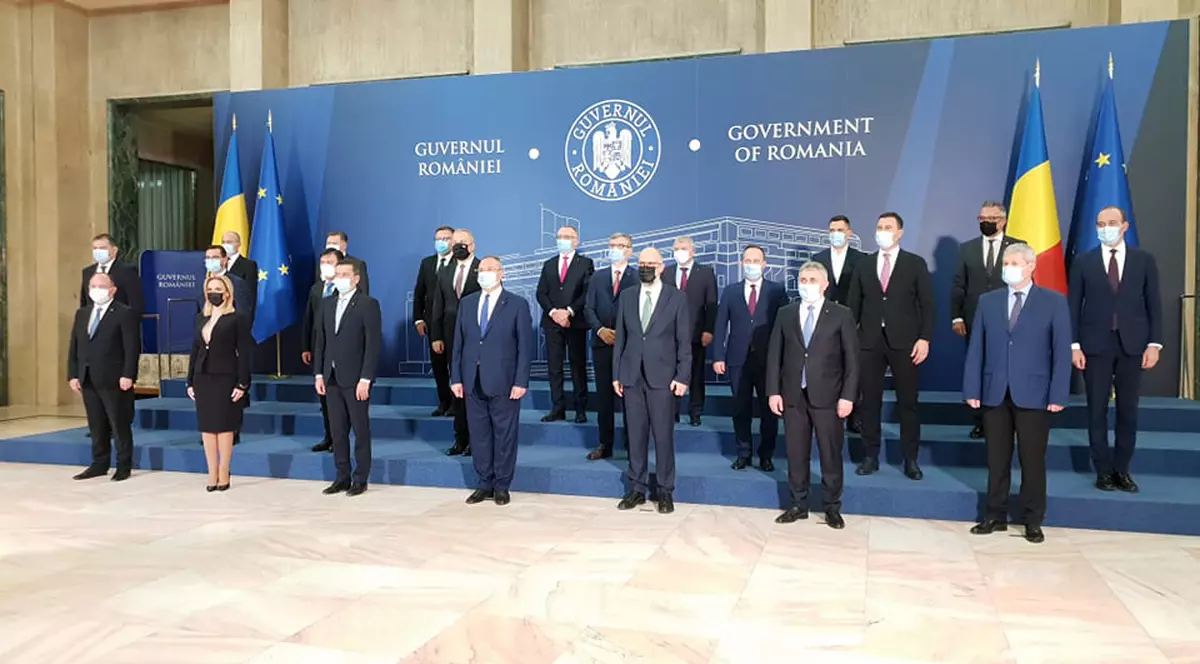 Premierul Nicolae Ciuca conduce prima sedinta a cabinetului sau, dupa votul de investire din Parlament, joi, 25 noiembrie 2021, la Palatul Victoria. Foto: Cristian Otopeanu / Libertatea