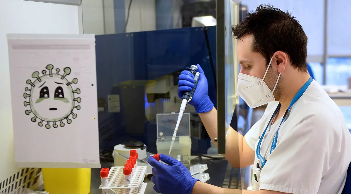 Patru noi cazuri de infectare cu tulpina Omicron, depistate în România. Numărul total a ajuns la 7