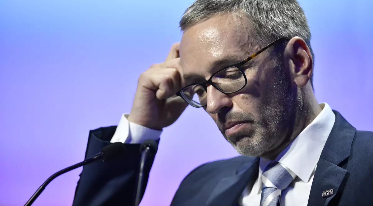 Liderul antivaccinist al partidului de extremă dreapta din Austria s-a infectat cu COVID