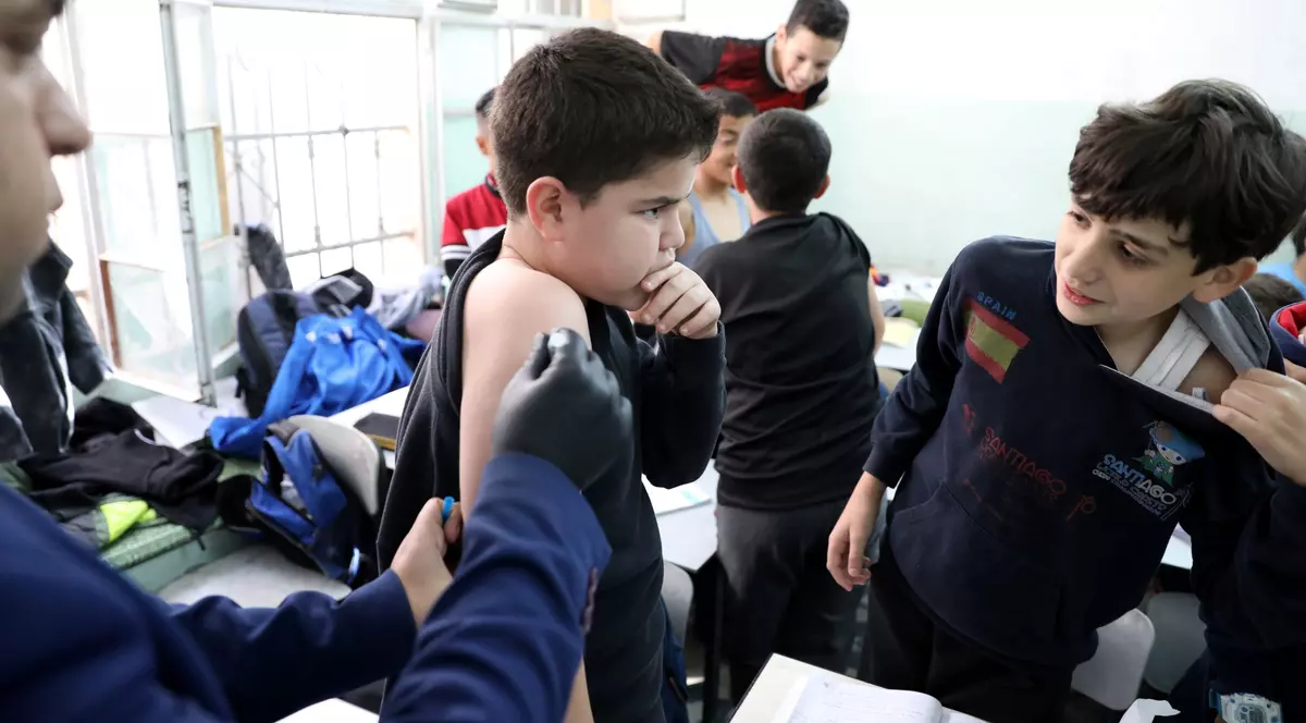 OMS: Vaccinurile ar trebui oferite cu prioritate țărilor sărace înaintea imunizării copiilor